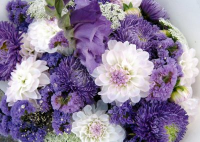 Puokštė iš jurginų ir chrizantemų (violetinė)